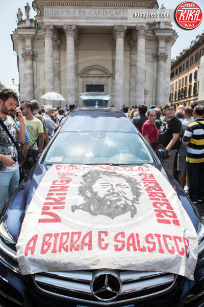 Terence Hill dà l'ultimo addio all'amico Bud Spencer - Foto - Kikapress.com