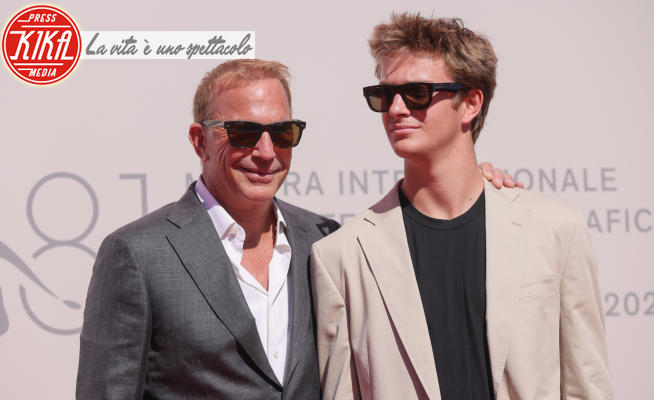 Kevin Costner - Venezia - 07-09-2024 - Venezia 81, Kevin Costner sul red carpet col figlio Cayden Wyatt