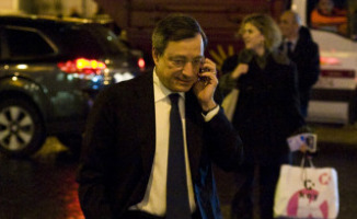 Mario Draghi A Passeggio Con La Moglie Per Roma Foto Kikapress Com