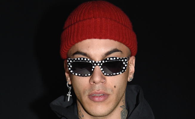 Sfera Ebbasta si consola con le sfilate dopo lo stop a The Voice - Foto