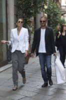 Shopping A Milano Per I Neo Sposi Giorgia Surina E Nicolas Vaporidis Foto Kikapress Com